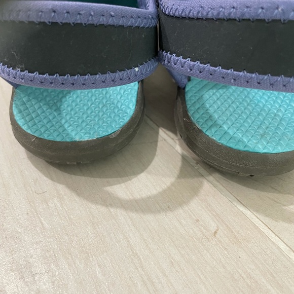 Kids outdoor sandal type shoes and good for water play too - Picture 4 of 6